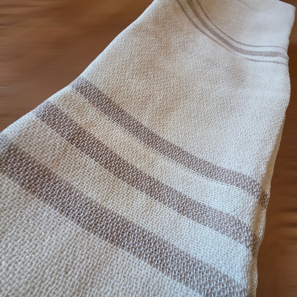 Cream & Tan Pom Pom Corner Throw Blanket OS - Picture 3 of 3